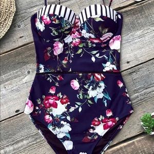 Cupshe Beautiful Flattering One Piece Swimsuit M